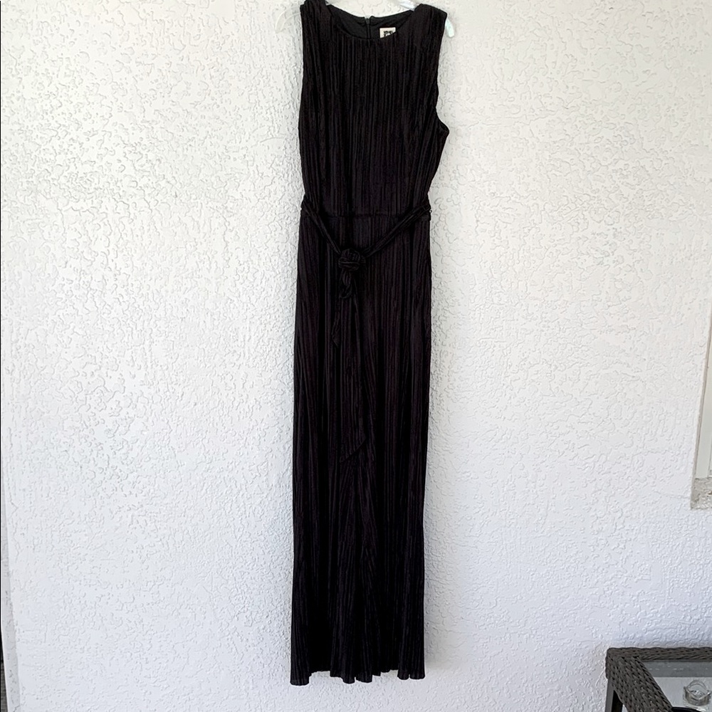 Anne Klein belted Elegant Black jumpsuit size 6